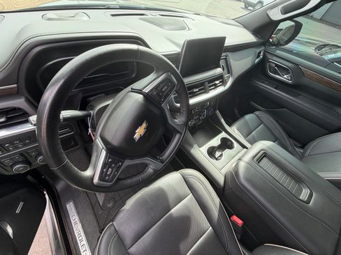 Used 2023 Chevrolet Suburban Premier image 7