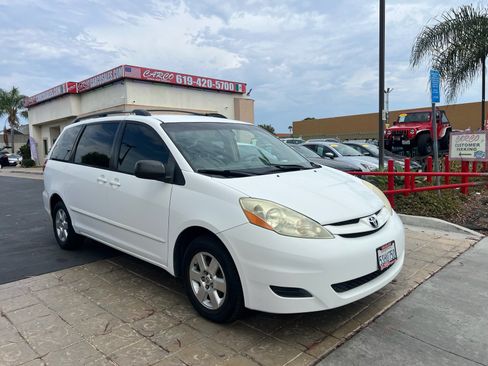 Used 2006 Toyota Sienna LE w/ LE Pkg 6 FWD image 2