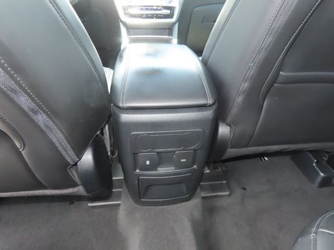 Used 2022 Ford Explorer XLT w/ Equipment Group 202A RWD image 22