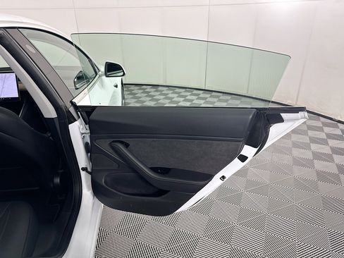Used 2018 Tesla Model 3 Mid Range RWD image 28