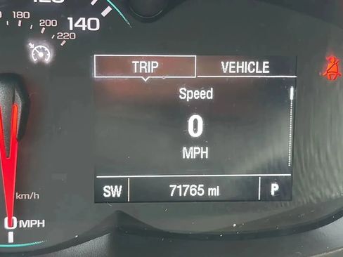 Used 2020 Chevrolet Trax LT w/ Sun & Sound Package FWD image 17