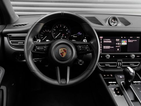 Certified 2026 Porsche Macan AWD/4WD image 17