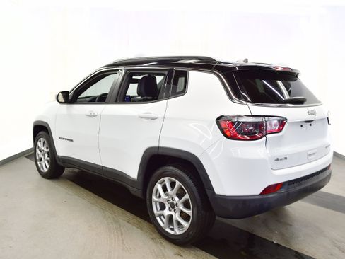 Used 2025 Jeep Compass Limited image 5