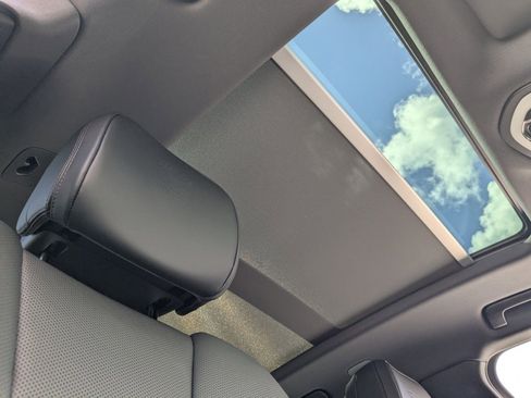 New 2025 Porsche Macan image 28