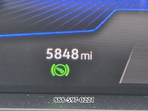 Certified 2025 Volkswagen Taos SE image 30