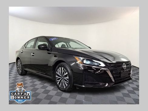 Used 2023 Nissan Altima 2.5 SV w/ SV Premium Package AWD/4WD image 1