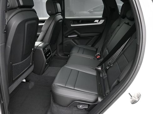 Certified 2026 Porsche Cayenne E-Hybrid AWD/4WD image 7