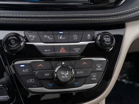 Used 2021 Chrysler Pacifica Limited w/ Premium & Safety Sphere Group AWD/4WD image 21