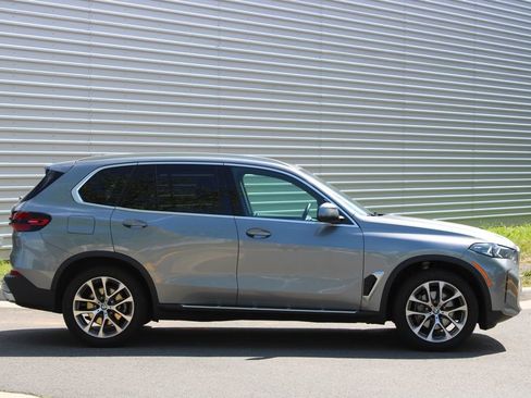 Used 2026 BMW X5 xDrive40i AWD/4WD image 3