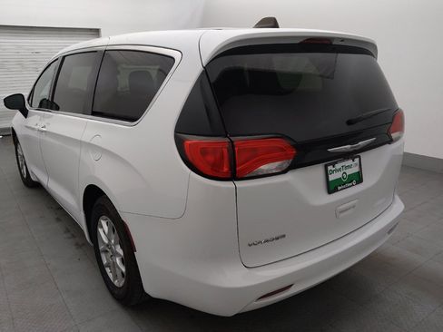 Used 2023 Chrysler Voyager LX FWD image 5