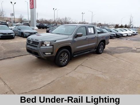 Used 2025 Nissan Frontier SV w/ SV Convenience Package image 9