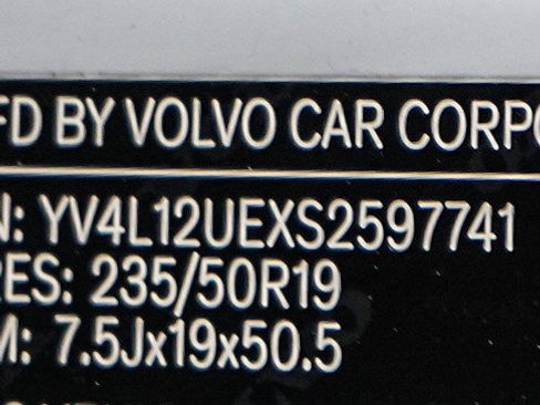 Used 2025 Volvo XC40 B5 Plus AWD/4WD image 28