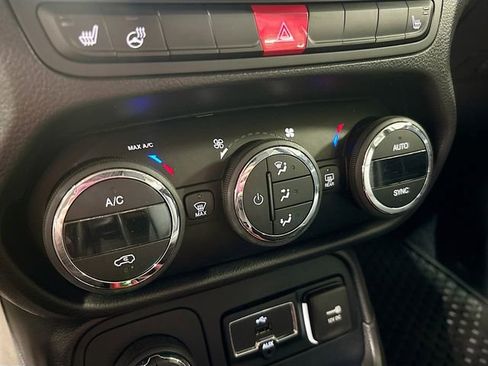 Used 2016 Jeep Renegade Trailhawk AWD/4WD image 18