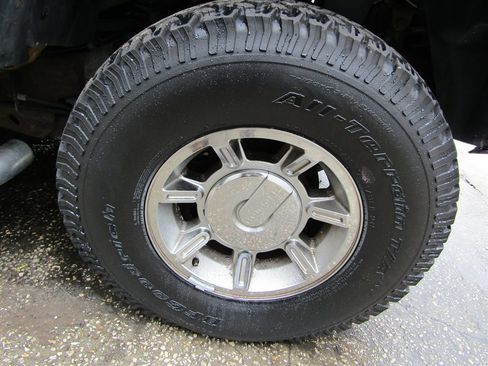 Used 2005 HUMMER H2 w/ Preferred Equipment Group image 10