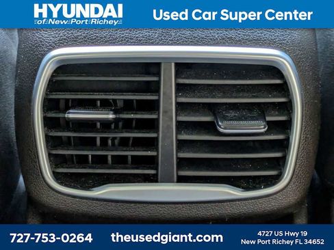 Used 2020 Hyundai Santa Fe SEL FWD image 15