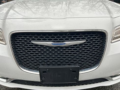 Used 2021 Chrysler 300 Touring L image 10