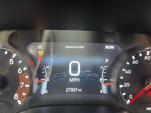 Used 2025 Jeep Compass Trailhawk AWD/4WD image 39