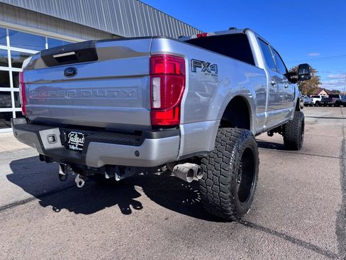 Used 2022 Ford F250 Lariat w/ Black Appearance Package image 5