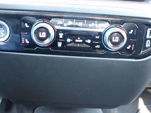 Used 2024 Chevrolet Silverado 1500 LT image 24