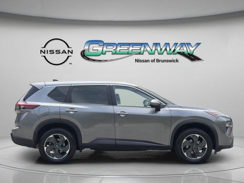 Used 2024 Nissan Rogue SV FWD image 8