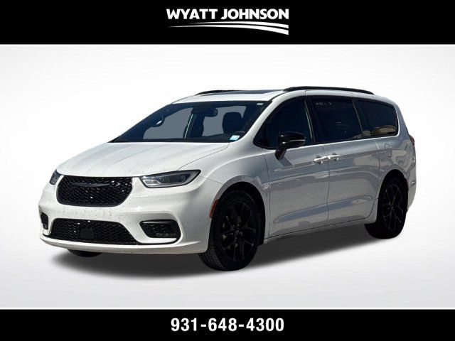 Used 2025 Chrysler Pacifica Limited FWD 360° Tour