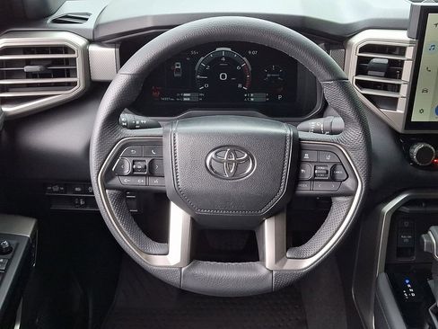 Used 2025 Toyota Tundra Limited AWD/4WD image 19