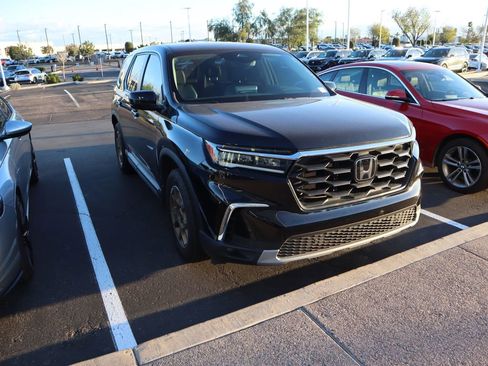 Used 2024 Honda Pilot EX-L image 3