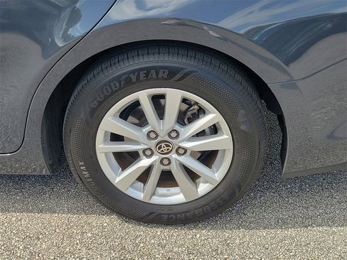 Used 2025 Toyota Camry LE image 5