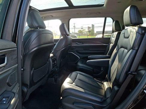 Used 2022 Jeep Grand Cherokee L Limited AWD/4WD image 10