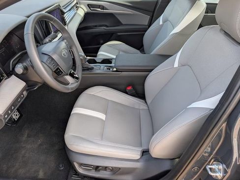 Used 2025 Toyota Camry SE image 22
