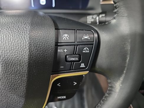 Used 2023 Toyota Crown AWD/4WD image 18