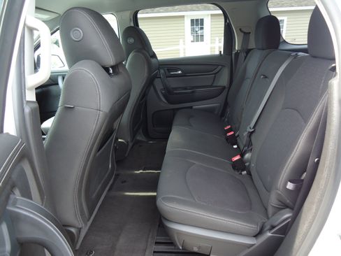 Used 2016 GMC Acadia SLE AWD/4WD image 25