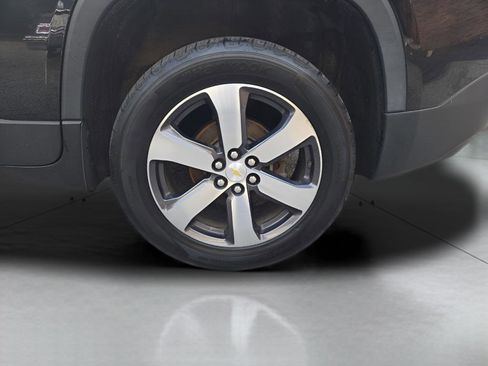 Used 2018 Chevrolet Traverse LT image 16