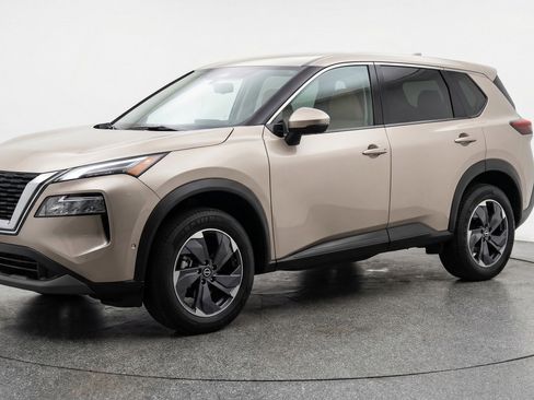 Used 2025 Nissan Rogue SV FWD image 3