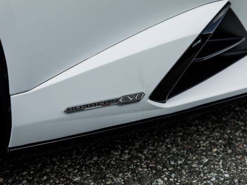 Used 2021 Lamborghini Huracan EVO RWD image 38