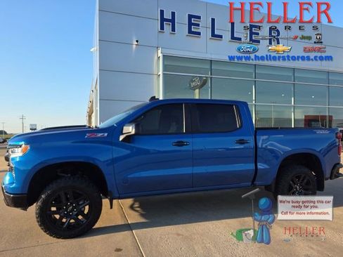 Used 2022 Chevrolet Silverado 1500 LT Trail Boss w/ Convenience Package II AWD/4WD image 1