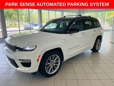 Used 2023 Jeep Grand Cherokee Summit w/ Luxury Tech Group V image 4