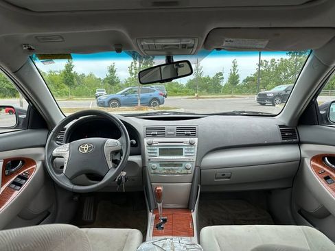 Used 2009 Toyota Camry XLE FWD image 25