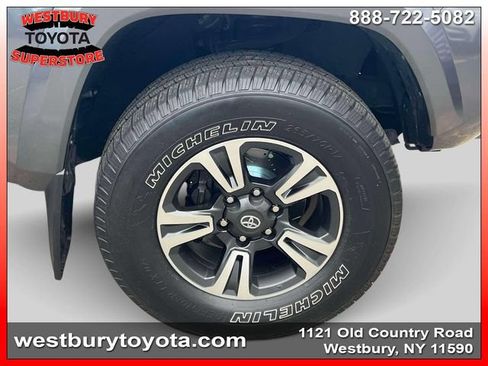 Used 2018 Toyota Tacoma TRD Sport AWD/4WD image 14