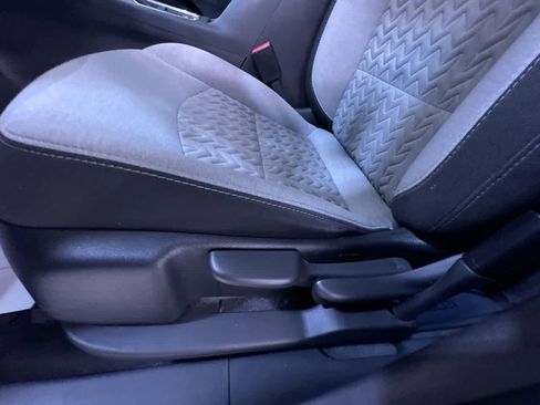 Used 2023 Chevrolet Equinox LS image 13