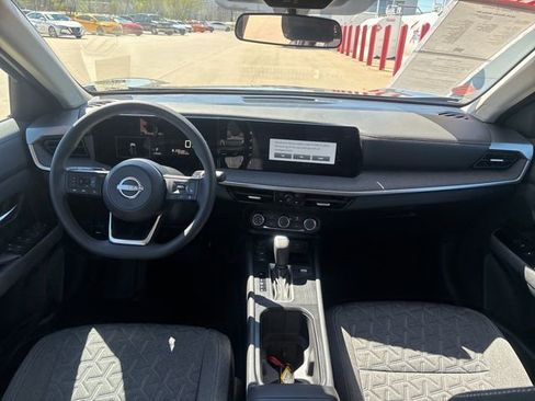 Certified 2025 Nissan Kicks SV FWD image 10