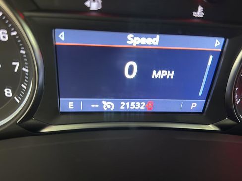 Used 2024 GMC Terrain SLT image 11