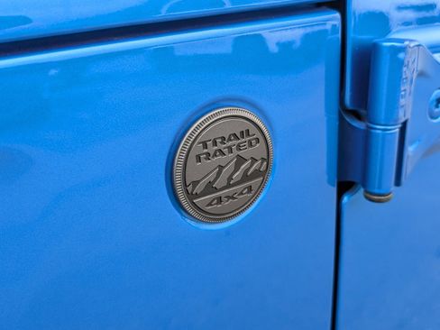 Used 2024 Jeep Gladiator Sport image 10