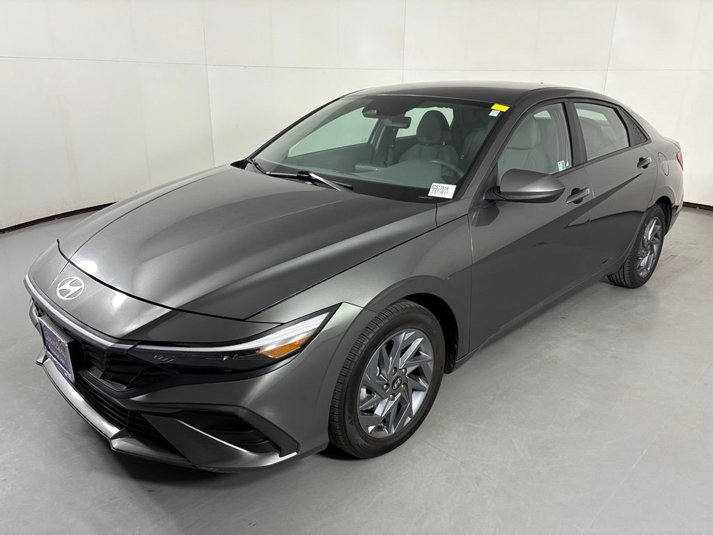 Used 2024 Hyundai Elantra SEL FWD image 4