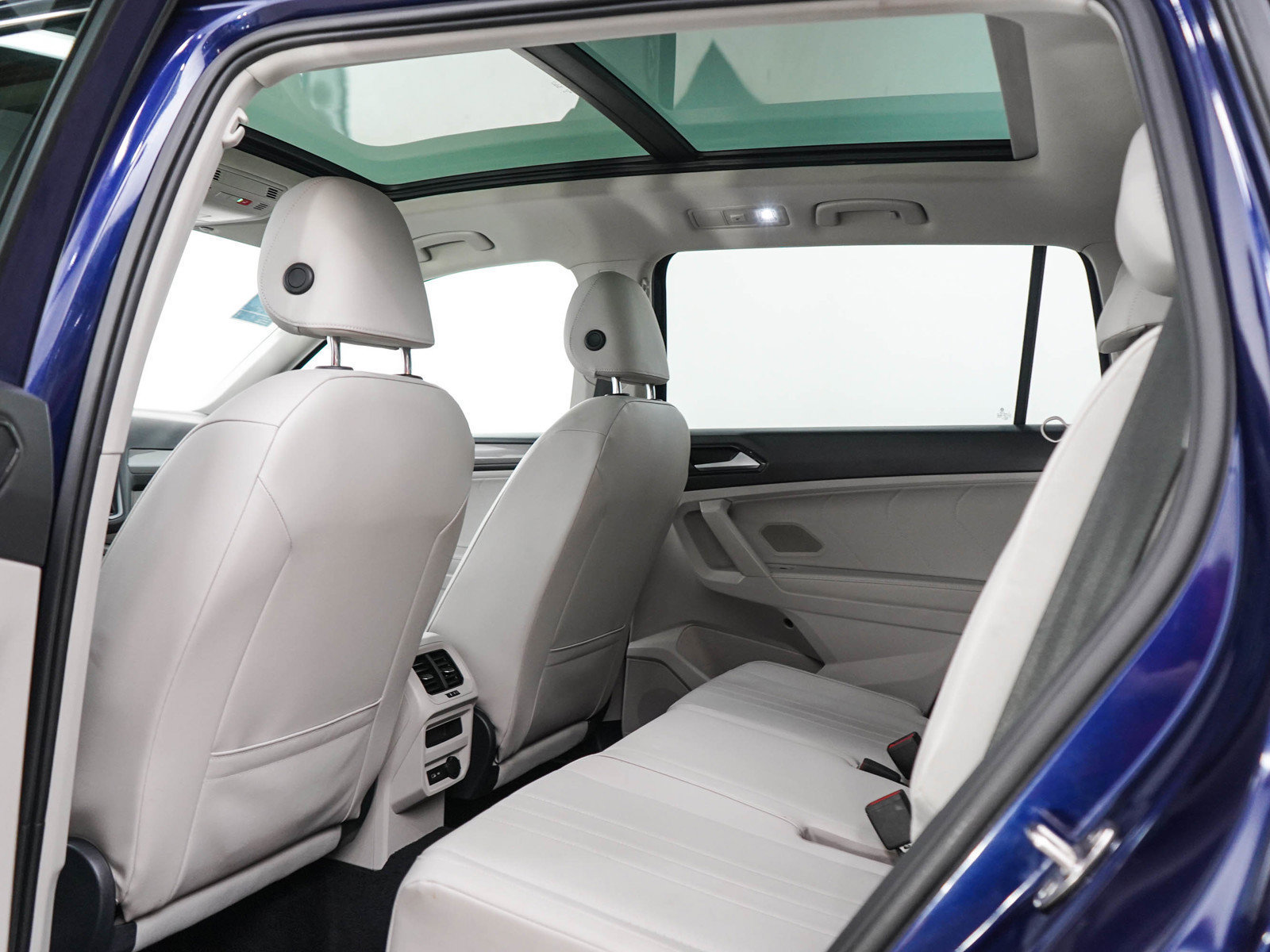 Used 2022 Volkswagen Tiguan SE AWD/4WD image 18