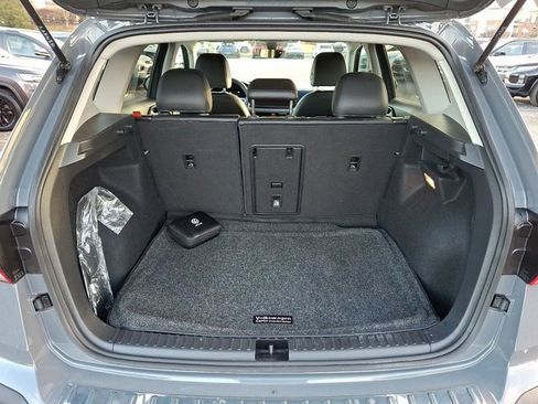 Certified 2022 Volkswagen Taos SE image 36