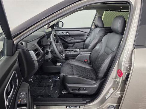 Used 2024 Nissan Rogue Platinum w/ Platinum Premium Package AWD/4WD image 28