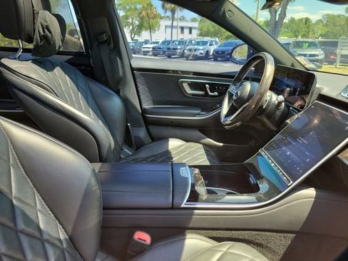 Used 2022 Mercedes-Benz S 580 4MATIC Sedan w/ AMG Line Package image 32