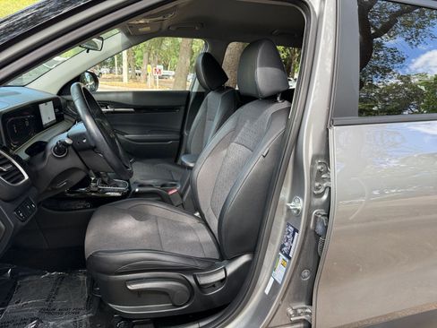 Used 2025 Kia Seltos S FWD image 35