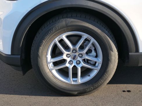 Used 2025 Ford Explorer Active w/ Active Comfort Package image 11